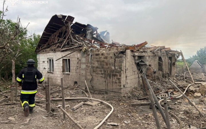 Головне за ніч та ранок неділі, 14 червня: атака на Дніпро, майже 230 боєзіткнень, ураження нафтобази в Рибінську 