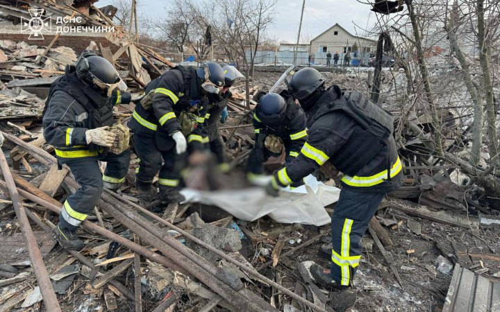 Ворожа авіація вдарила по Миколаївці на Донеччині. Є загиблий