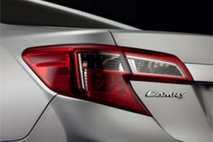 В Сети появился очередной официальный тизер следующей Toyota Camry