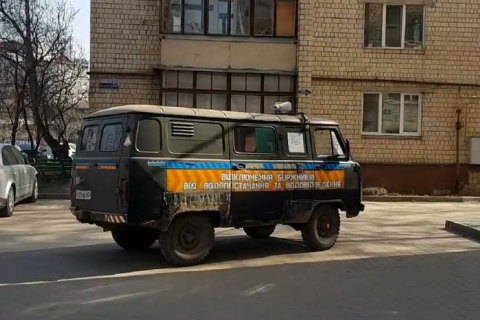 В Черновцах запустили спецавтомобиль с громкоговорителем для информирования о  правилах карантина