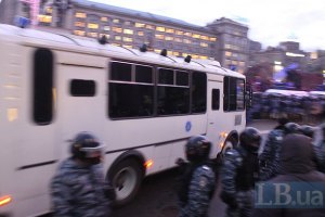 В Василькове активисты заблокировали автобусы с "Беркутом"