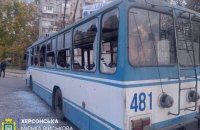 Під ранковий обстріл Херсона потрапив громадський транспорт 