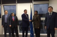 Луценко в Гааге обсудил преступления Януковича