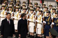 Макрон та Сі Цзіньпін зустрілися в Пекіні