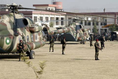 Вооруженные боевики напали на университет в Пакистане (обновлено)