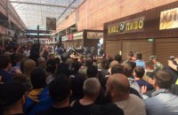 Националисты разгромили киоски, возле которых вчера избили пенсионера (обновлено)