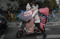 Китайцам разрешат иметь троих детей