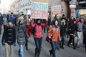Чехи вышли на улицы протестовать против реформ