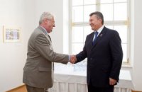 Президент Чехии не планирует отзывать приглашение Януковичу по просьбе политиков