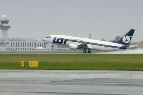 Польская LOT запускает рейс в Ивано-Франковск, - СМИ