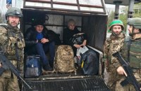 ​Бійці батальйону "Карпатська Січ" вивели з Костянтинівки двох цивільних
