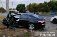В Одессе автомобиль врезался в столб, погибло два человека