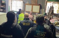 ​У Києві в'язні СІЗО продавали неіснуючі генератори та видавали себе за військовослужбовців
