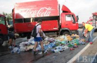 В Киеве на полном ходу перевернулся грузовик