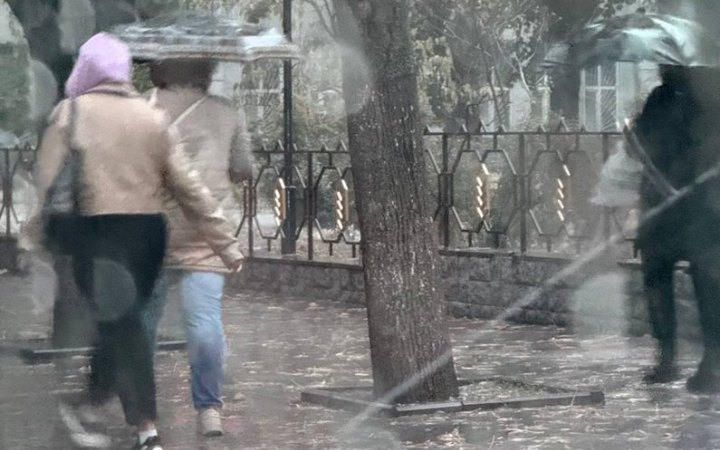 В Одесі випала півторамісячна норма опадів,  громадський електротранспорт припинив роботу 
