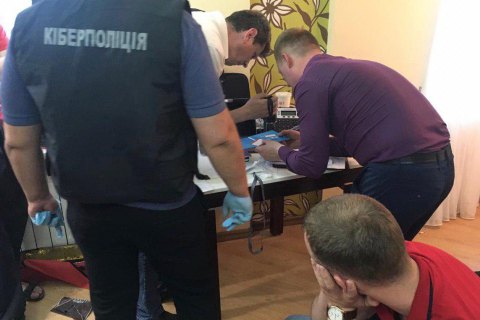 В Запорожье Киберполиция разоблачила пять человек, которые украли 9 млн гривен