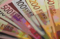 Евро продолжает падать на межбанке