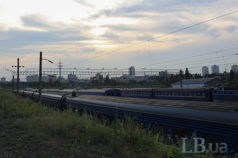 В Киеве подросток получил удар током при попытке взобраться на крышу вагона