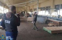 СБУ ліквідувала схему незаконного експорту державного лісу через підсанкційні компанії Фірташа