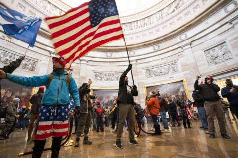 В США вынесли первый тюремный приговор участнику нападения на Капитолий 