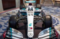 Mercedes представил новую ливрею болида Формулы-1, в которую добавил красный цвет