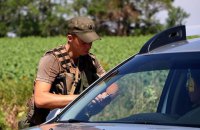 ​На блокпосту возле Мариуполя задержали микроавтобус, перевозивший противотанковые мины и взрывчатку