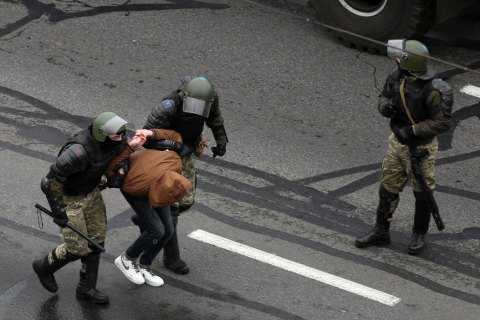 На воскресных акциях в Беларуси задержали 140 протестующих
