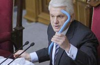 Литвин показал цепи и монтировки, внесенные в четверг в сессионный зал