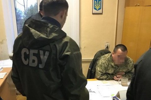 В Черновцах при получении взятки задержан заместитель военного комиссара