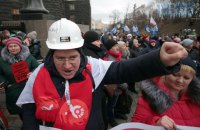 Профсоюзы вышли к Кабмину на протест против нового закона о труде