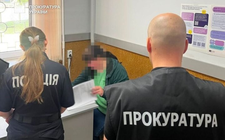 На Хмельниччині адвоката та посадовців підозрюють у заволодінні землею на 53 млн грн