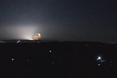 Ракеты ударили по центру военного управления, аэродромам, военным складам в Киеве, Харькове, Днепре.