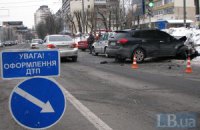 Водитель Subaru сбил женщину и скрылся, бросив машину на проезжей части