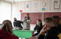 Прифронтові школи: все тримається на любові