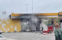 ​Росіяни вперше обстріляли заправку на заході країни, АЗС у Києві також під прицілом. Чи варто запасатися пальним?