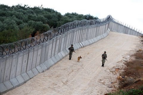 Сирийский МиГ-23 упал на границе с Турцией