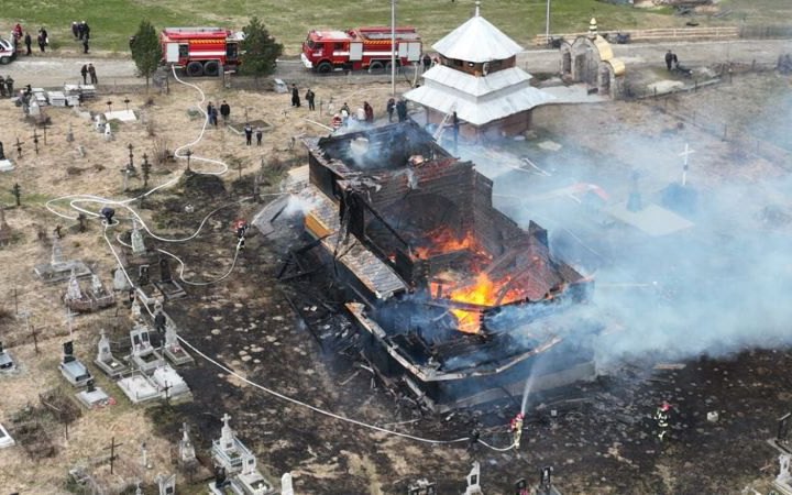 На Львівщині згоріла дерев’яна церква XIX століття (оновлено)