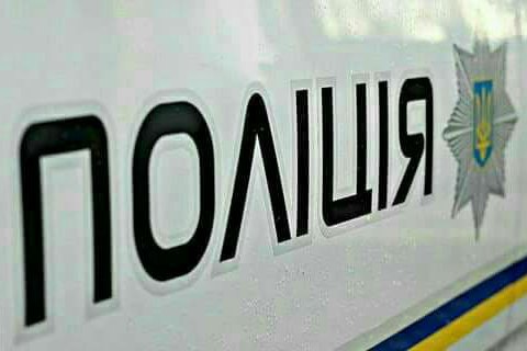 В Харькове мужчина хотел прыгнуть с балкона с веревкой на шее