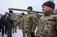 Президент передав військовим близько 100 одиниць техніки та озброєння