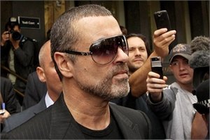 Джордж Майкл объявил о разрыве с бойфрендом