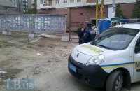 Скандальную стройку в центре Киева обносят забором