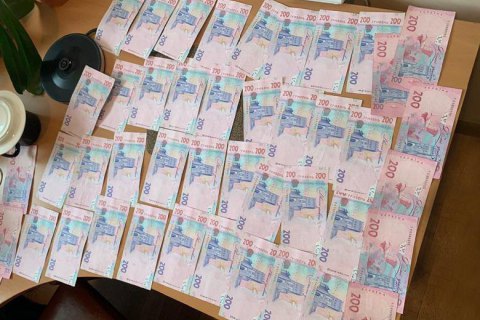 Двум врачам из Киева, "продававшим инвалидность" за $3 тыс., сообщили о подозрении