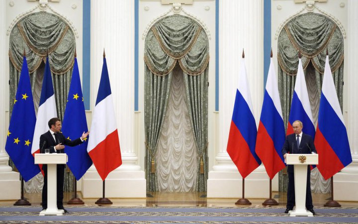 Емманюель Макрон провів телефонну розмову з Володимиром Путіним