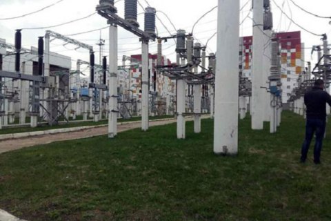 Двое подростков получили удар током во время попытки сделать "селфи" на электроопоре в Харькове