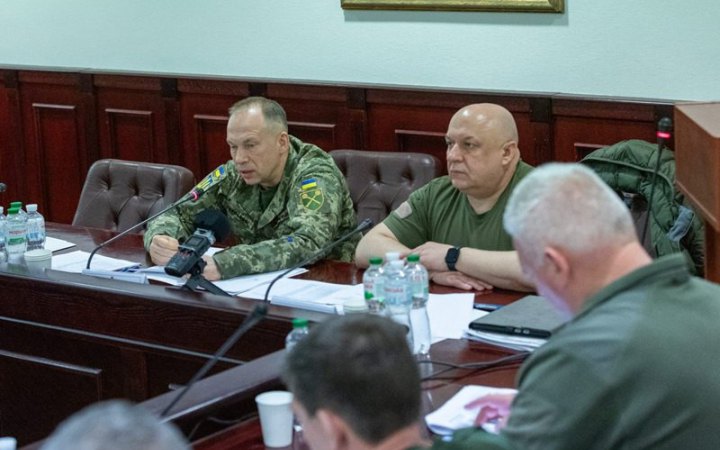 Сирський доручив посилити захист озброєнь і військової техніки на тлі активізації наступальних дій ворога