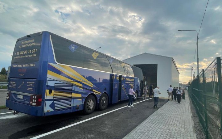 Послугу ​"єЧерга" для автобусів тестуватимуть у семи пунктах пропуску 