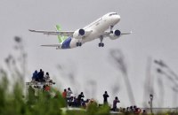 Китай припиняє авіасполучення з Британією через новий вид коронавірусу