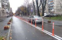 В центре Киева установили ограничительные столбы для организации движения и парковки