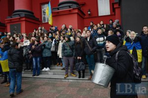 Студенты требуют от правительства выплаты стипендий