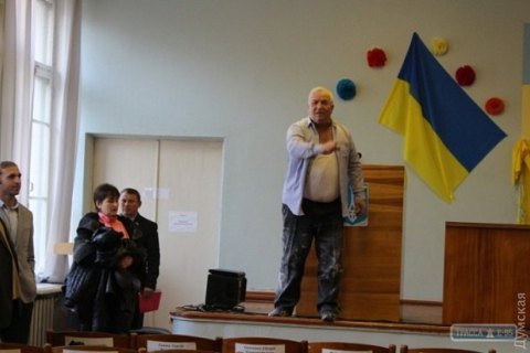 В Одесской области неизвестные в масках избили депутата "Оппоблока" во время сессии